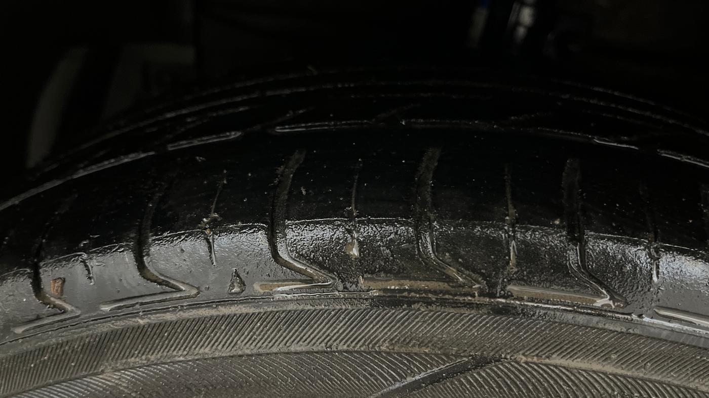 2016 Maruti Ciaz ZDI+ SHVS, Diesel, Manual, 87,931 km, Left Front Tyre Tread