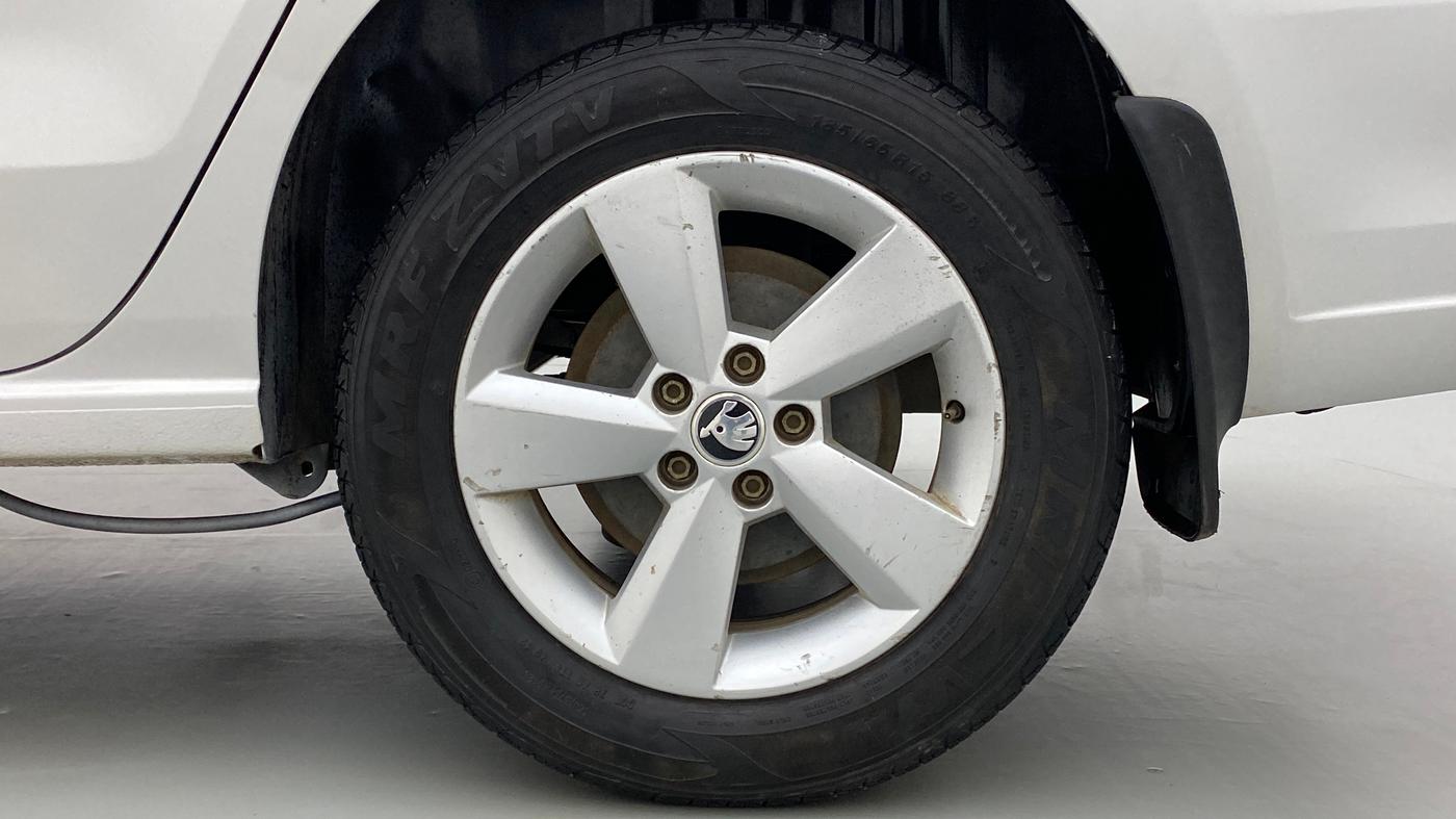 2016 Skoda Rapid 1.5 TDI AT AMBITION, Diesel, Automatic, 85,720 km, Left Rear Wheel