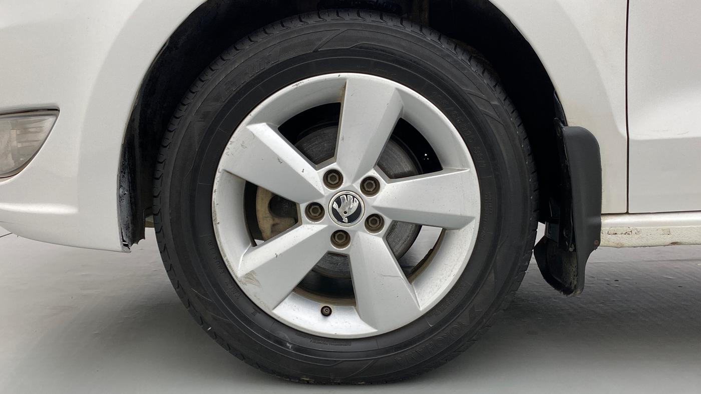 2016 Skoda Rapid 1.5 TDI AT AMBITION, Diesel, Automatic, 85,720 km, Left Front Wheel