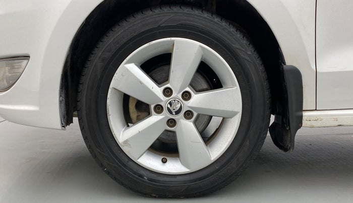 2016 Skoda Rapid 1.5 TDI AT AMBITION, Diesel, Automatic, 85,720 km, Left Front Wheel