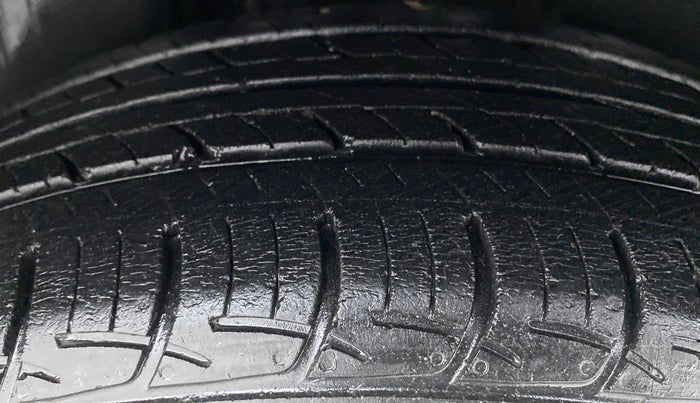 2016 Skoda Rapid 1.5 TDI AT AMBITION, Diesel, Automatic, 85,720 km, Right Rear Tyre Tread