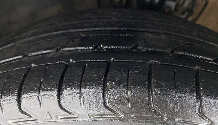 2016 Skoda Rapid 1.5 TDI AT AMBITION, Diesel, Automatic, 85,720 km, Left Front Tyre Tread
