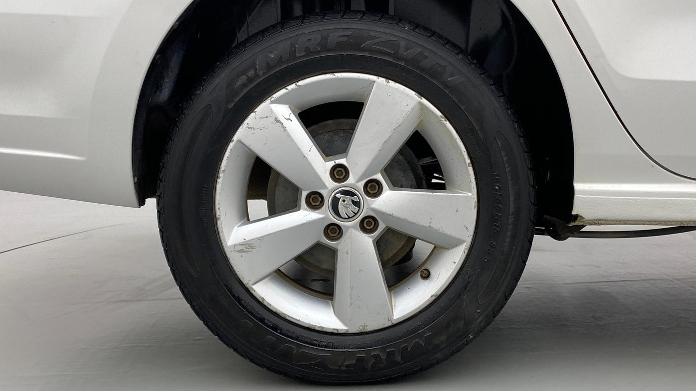2016 Skoda Rapid 1.5 TDI AT AMBITION, Diesel, Automatic, 85,720 km, Right Rear Wheel