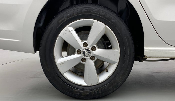 2016 Skoda Rapid 1.5 TDI AT AMBITION, Diesel, Automatic, 85,720 km, Right Rear Wheel