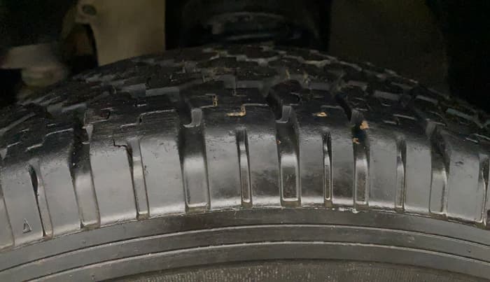 2016 Mahindra TUV300 T8, Diesel, Manual, 1,26,142 km, Left Front Tyre Tread