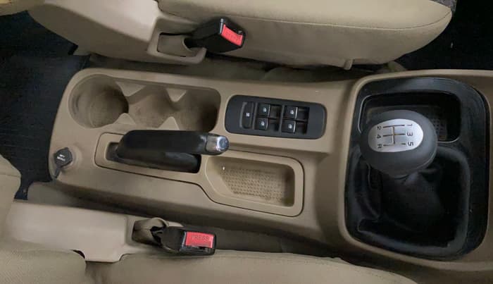 2016 Mahindra TUV300 T8, Diesel, Manual, 1,26,142 km, Gear Lever