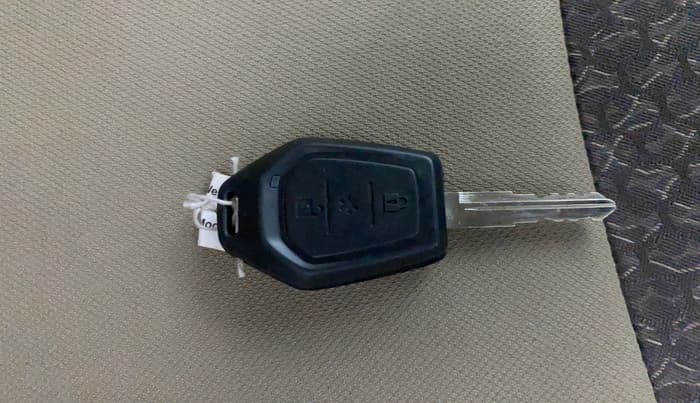 2016 Mahindra TUV300 T8, Diesel, Manual, 1,26,142 km, Key Close Up