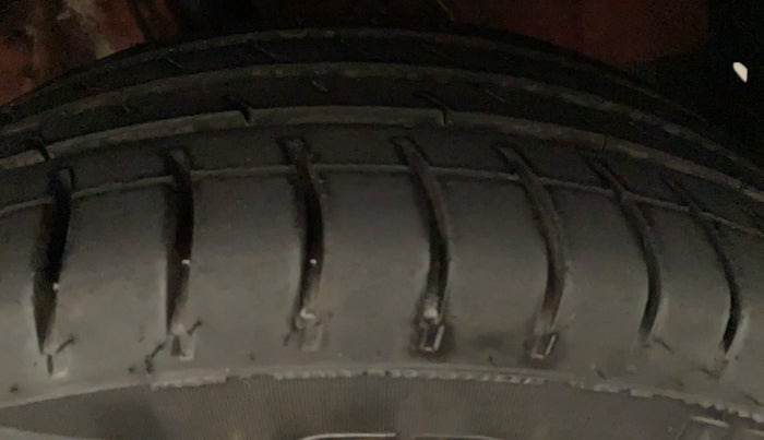 2011 Toyota Etios Liva G, Petrol, Manual, 77,595 km, Left Front Tyre Tread