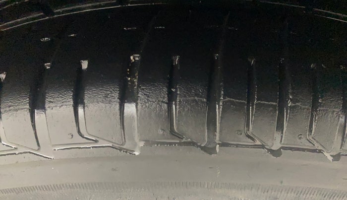 2016 Ford Figo Aspire TITANIUM 1.2 PETROL, Petrol, Manual, 43,432 km, Right Front Tyre Tread