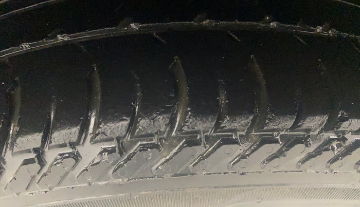 2016 Ford Figo Aspire TITANIUM 1.2 PETROL, Petrol, Manual, 43,432 km, Right Rear Tyre Tread