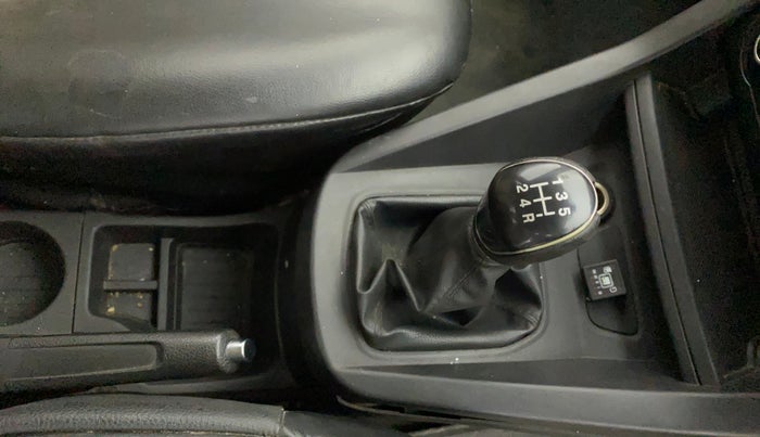 2017 Ford Figo Aspire TITANIUM 1.2 PETROL, CNG, Manual, 50,962 km, Gear Lever