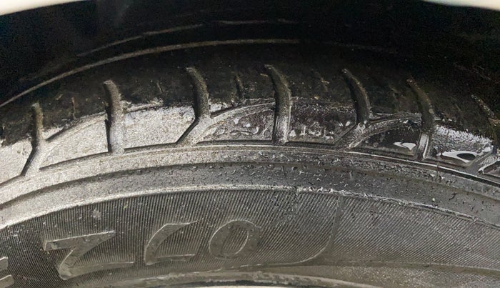 2017 Ford Figo Aspire TITANIUM 1.2 PETROL, CNG, Manual, 50,962 km, Left Front Tyre Tread