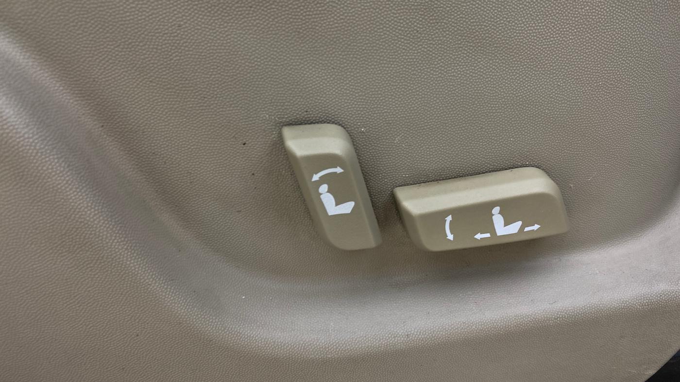 2015 Mahindra XUV500 W10, Diesel, Manual, 70,757 km, Driver Side Adjustment Panel