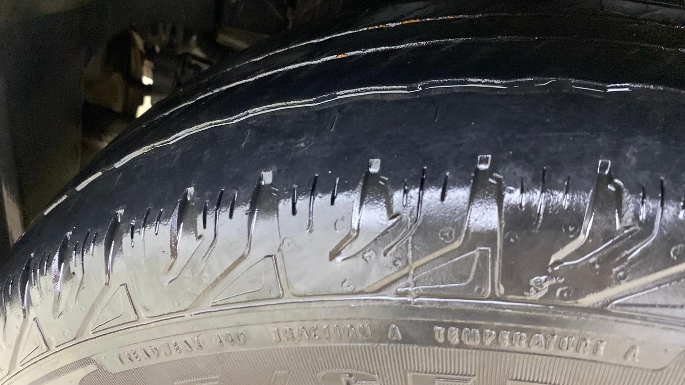 2015 Mahindra XUV500 W10, Diesel, Manual, 70,757 km, Right Rear Tyre Tread