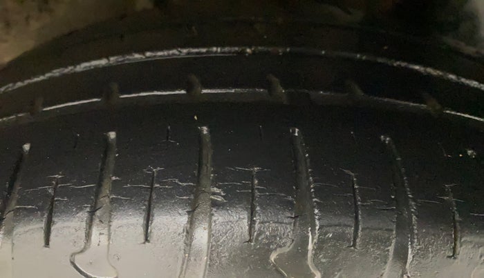 2016 Hyundai Grand i10 ASTA (O) 1.2 KAPPA VTVT, Petrol, Manual, 40,096 km, Left Rear Tyre Tread