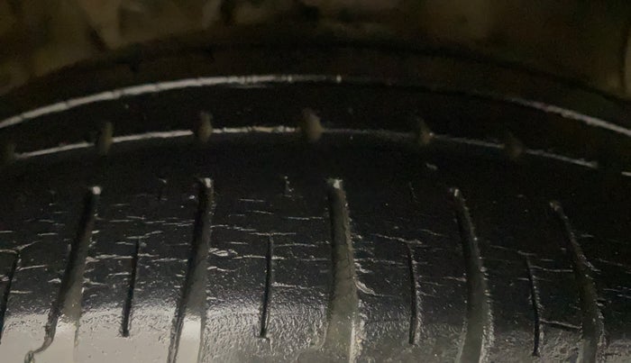 2016 Hyundai Grand i10 ASTA (O) 1.2 KAPPA VTVT, Petrol, Manual, 40,096 km, Right Front Tyre Tread