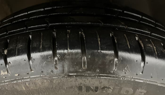 2021 Hyundai NEW I20 ASTA 1.2 AT, Petrol, Automatic, 60,200 km, Right Front Tyre Tread