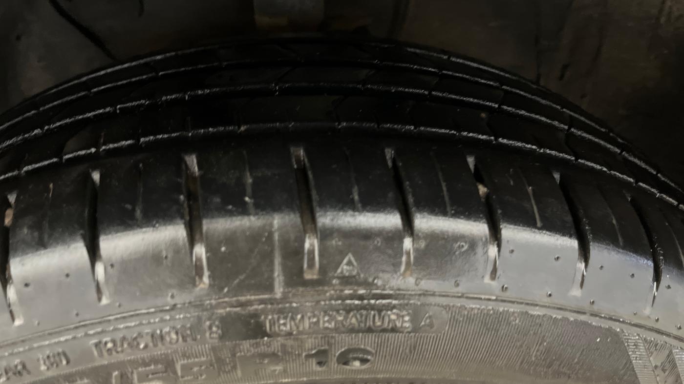 2021 Hyundai NEW I20 ASTA 1.2 AT, Petrol, Automatic, 60,200 km, Left Front Tyre Tread