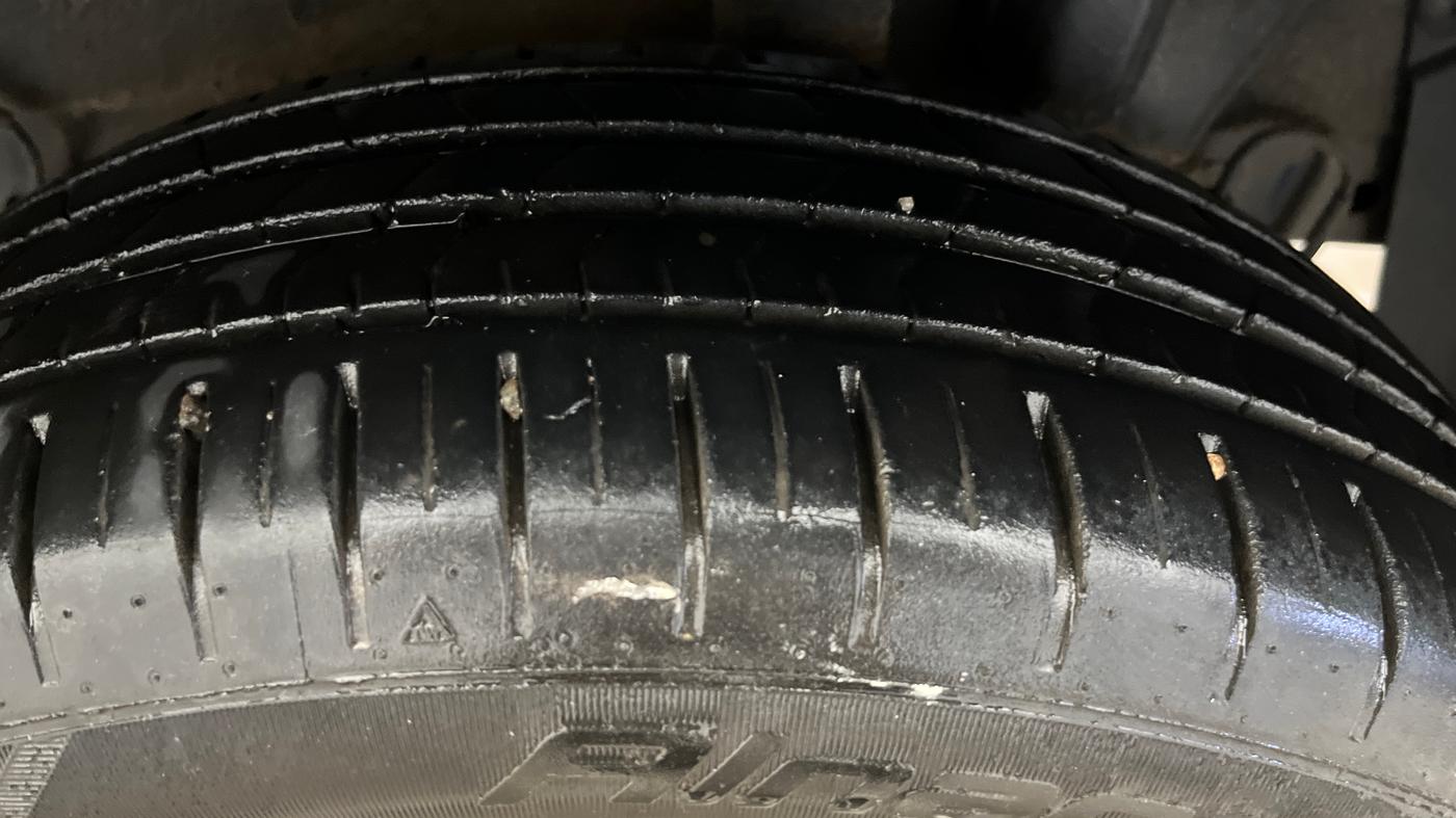 2021 Hyundai NEW I20 ASTA 1.2 AT, Petrol, Automatic, 60,200 km, Left Rear Tyre Tread