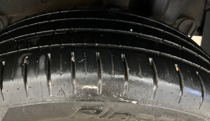 2021 Hyundai NEW I20 ASTA 1.2 AT, Petrol, Automatic, 60,200 km, Left Rear Tyre Tread