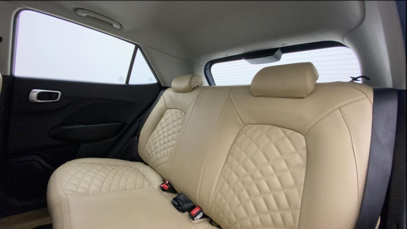 2022 Hyundai VENUE SX 1.0 TURBO, Petrol, Manual, 26,939 km, Right Side Rear Door Cabin