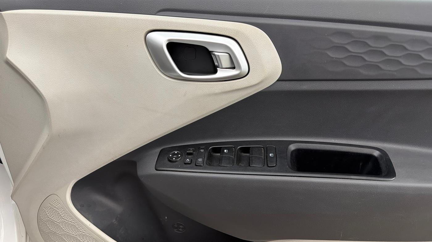 2023 Hyundai AURA SX PLUS 1.2 AMT, Petrol, Automatic, 14,929 km, Driver Side Door Panels Control