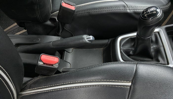 2020 Maruti Swift VXI, Petrol, Manual, 60,999 km, Gear Lever