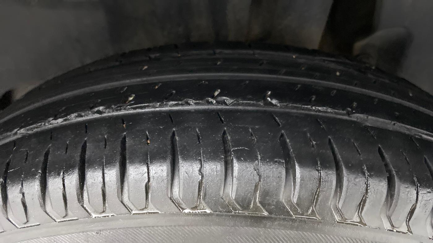 2020 Maruti Swift VXI, Petrol, Manual, 60,999 km, Left Rear Tyre Tread