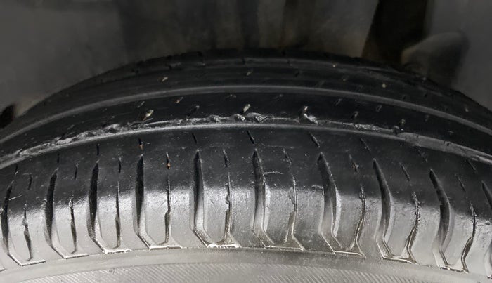 2020 Maruti Swift VXI, Petrol, Manual, 60,999 km, Left Rear Tyre Tread