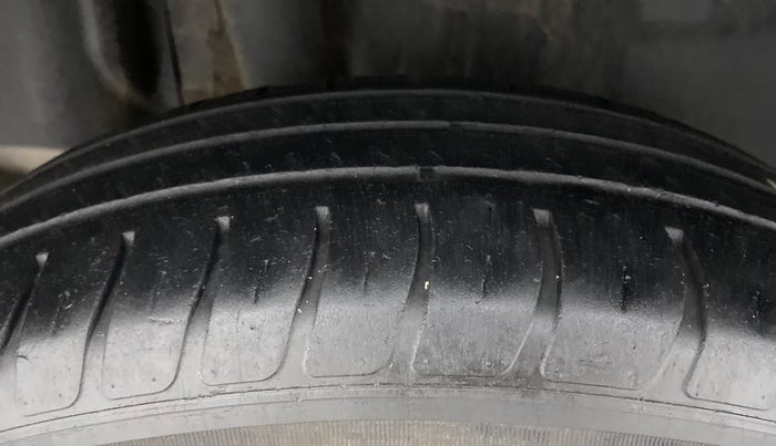 2020 Maruti Swift VXI, Petrol, Manual, 60,999 km, Right Rear Tyre Tread