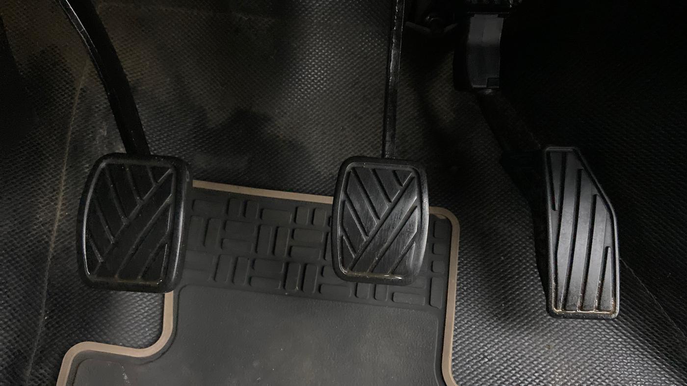 2020 Maruti Swift VXI, Petrol, Manual, 60,999 km, Pedals