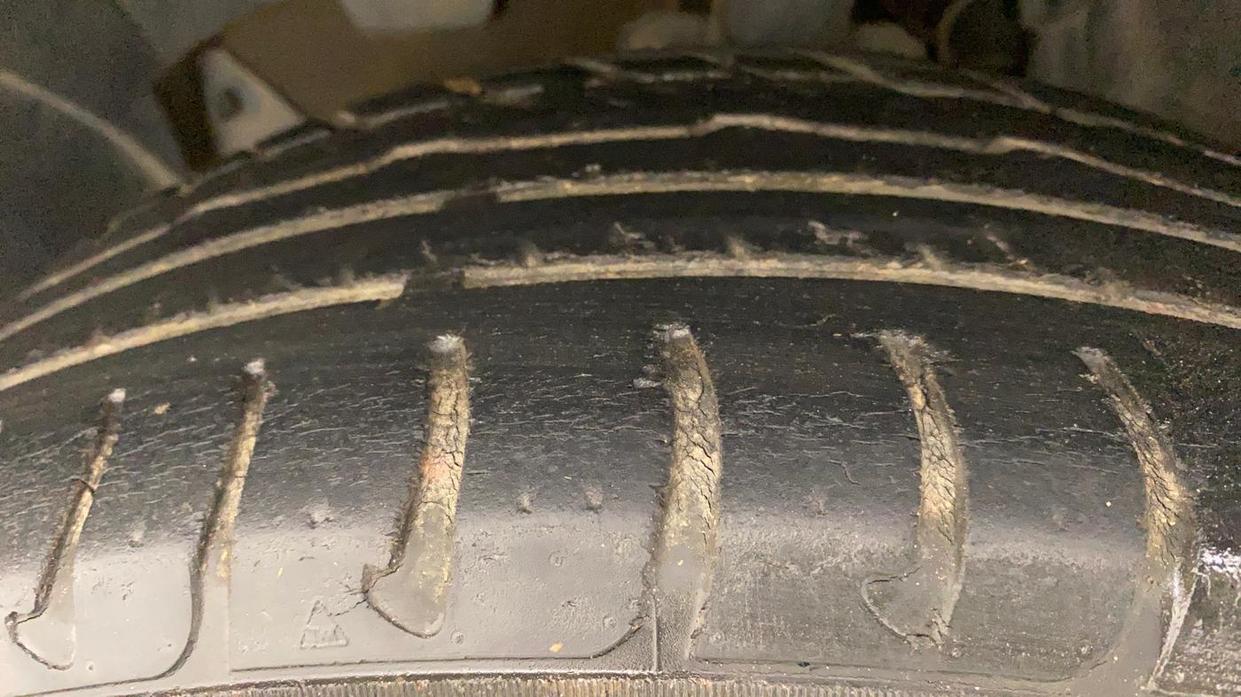 2015 Renault Duster RXE PETROL, Petrol, Manual, 67,363 km, Left Front Tyre Tread
