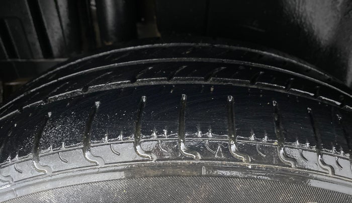 2012 Maruti Swift VDI, Diesel, Manual, 1,15,003 km, Right Rear Tyre Tread