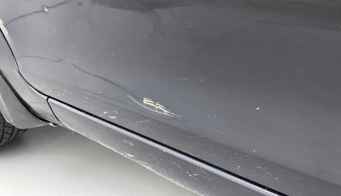 2012 Maruti Swift VDI, Diesel, Manual, 1,15,003 km, Front passenger door - Slight discoloration