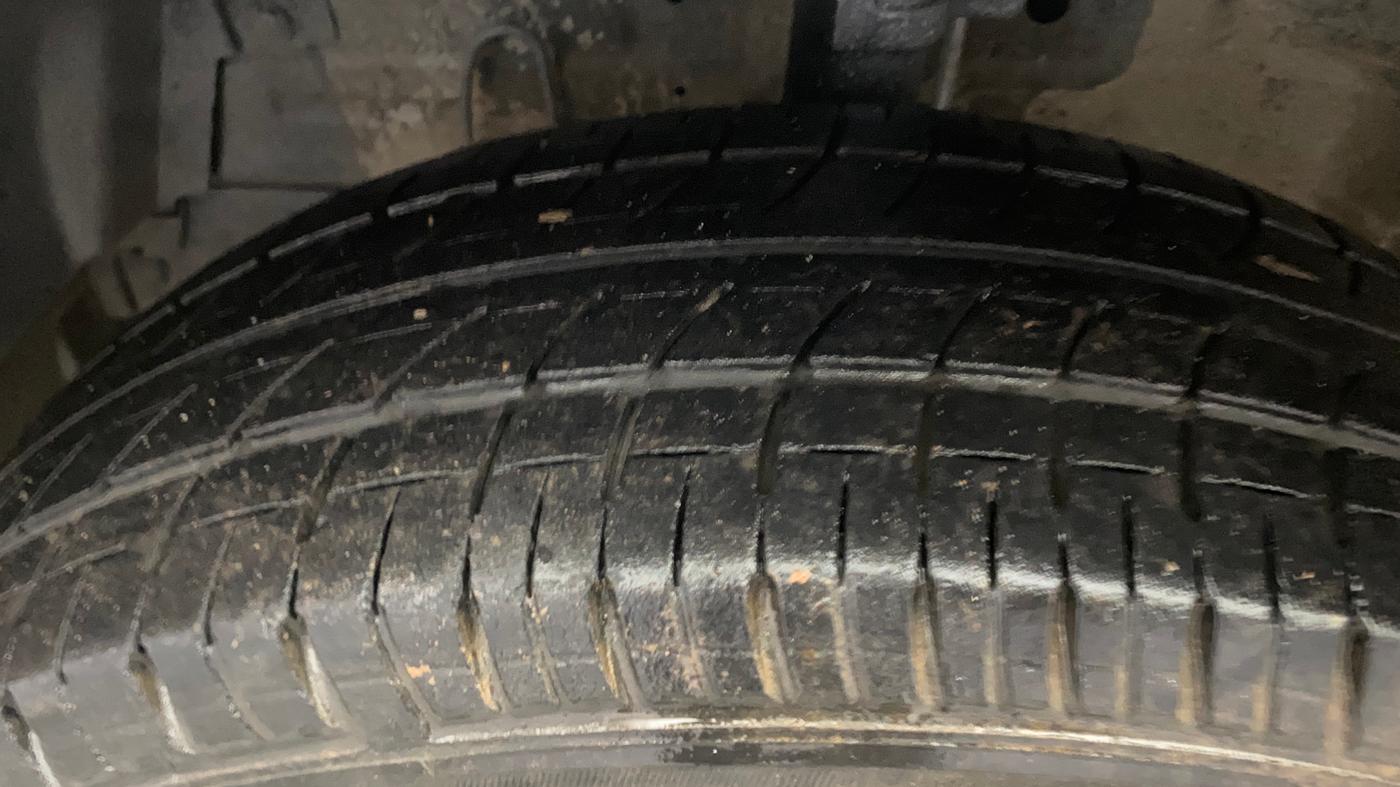 2017 Maruti Swift Dzire VXI, Petrol, Manual, 51,472 km, Left Front Tyre Tread
