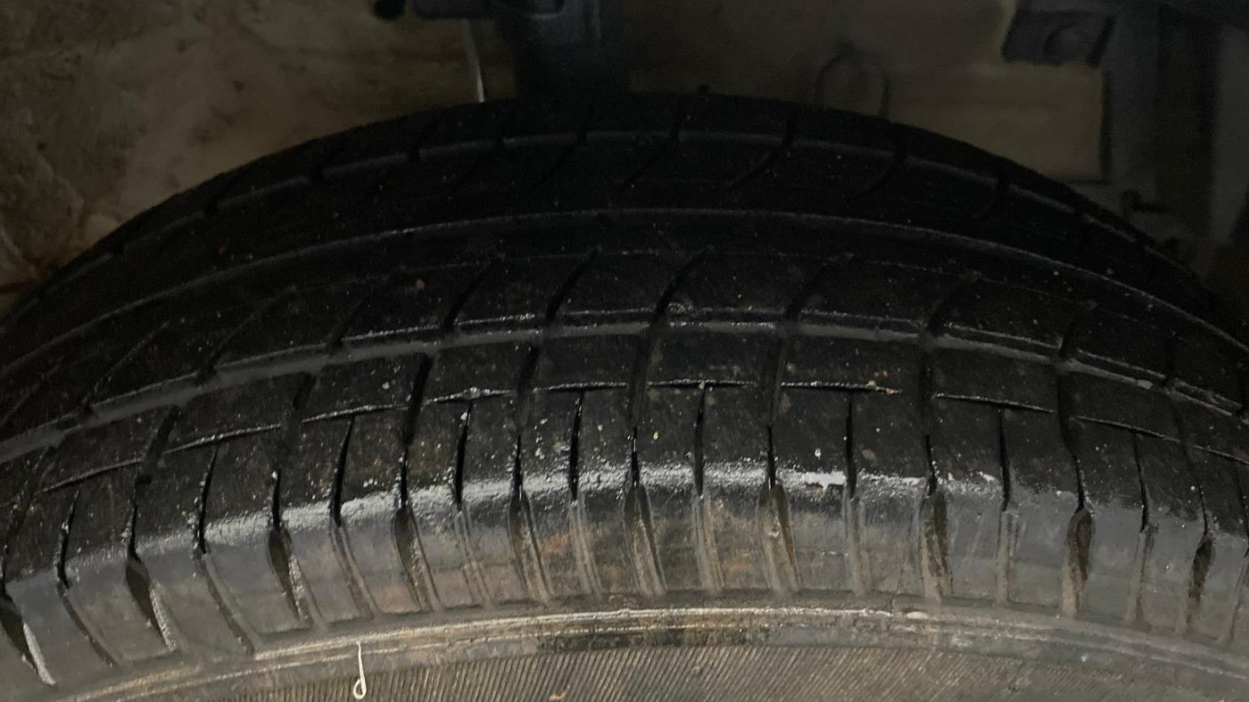 2017 Maruti Swift Dzire VXI, Petrol, Manual, 51,472 km, Right Front Tyre Tread