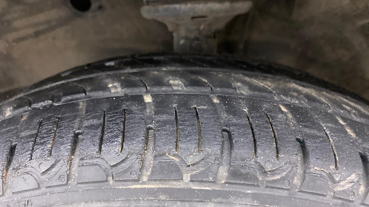 2012 Maruti Wagon R 1.0 VXI, Petrol, Manual, 66,001 km, Left Front Tyre Tread