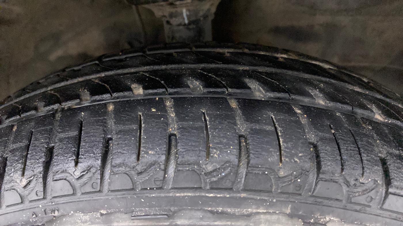 2012 Maruti Wagon R 1.0 VXI, Petrol, Manual, 66,001 km, Right Front Tyre Tread