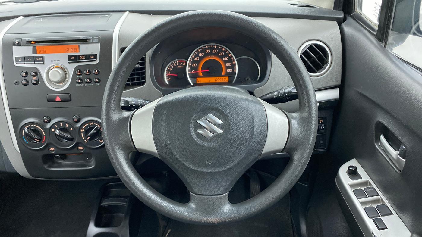 2012 Maruti Wagon R 1.0 VXI, Petrol, Manual, 66,001 km, Steering Wheel Close Up