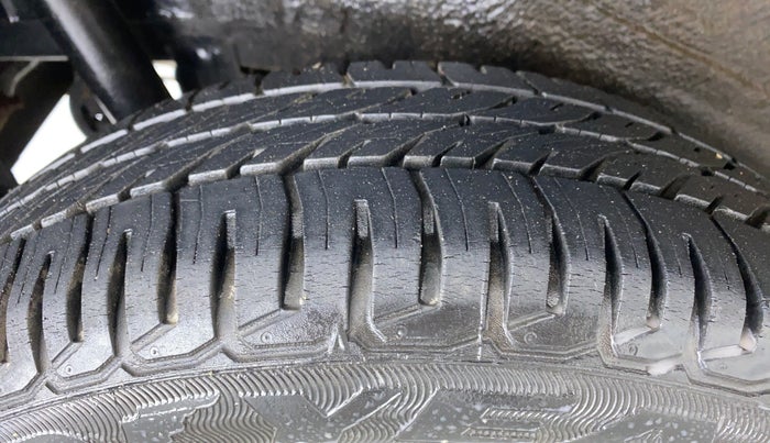 2011 Maruti Wagon R 1.0 VXI, Petrol, Manual, 33,528 km, Right Rear Tyre Tread