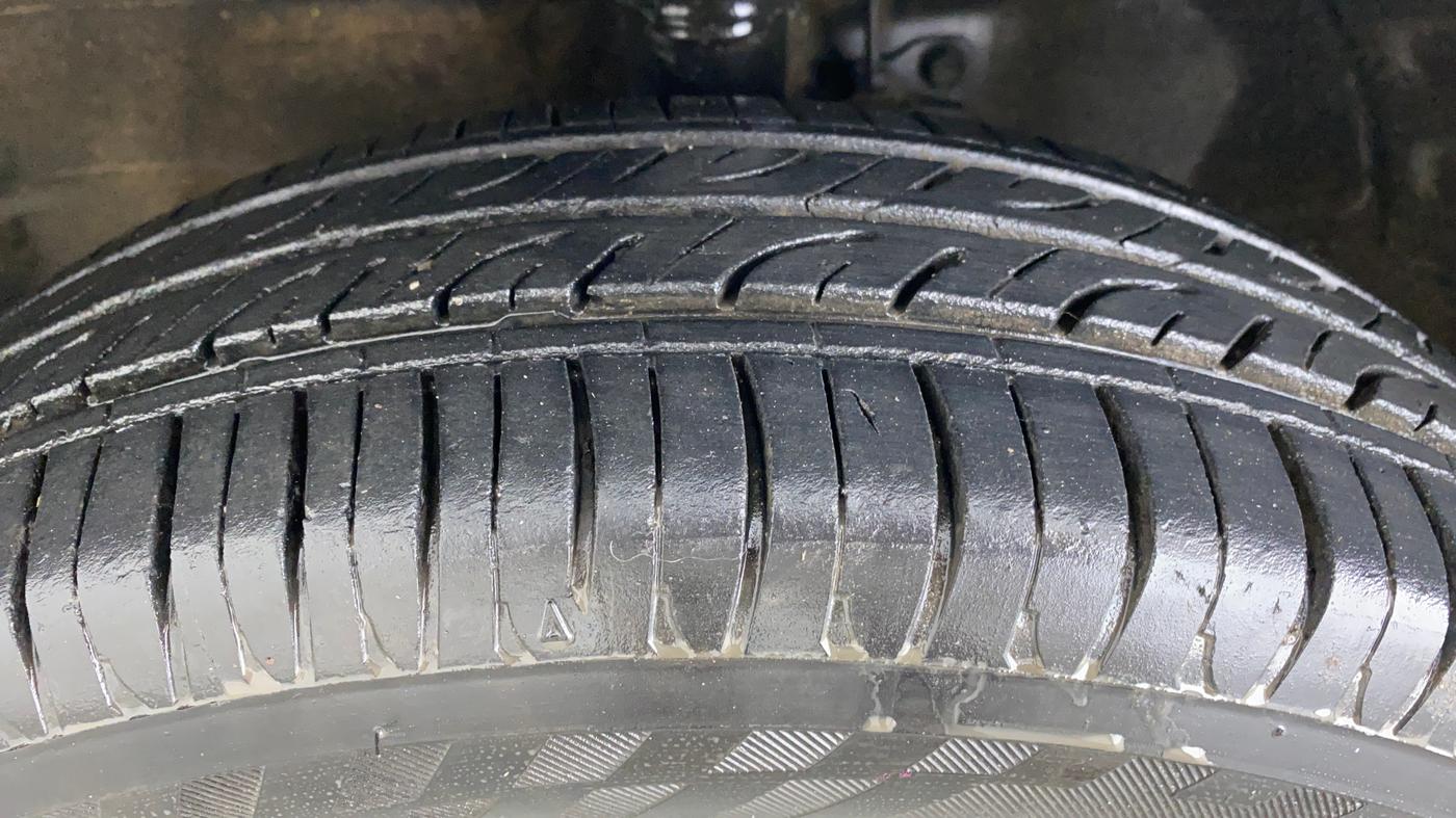 2011 Maruti Wagon R 1.0 VXI, Petrol, Manual, 33,528 km, Left Front Tyre Tread