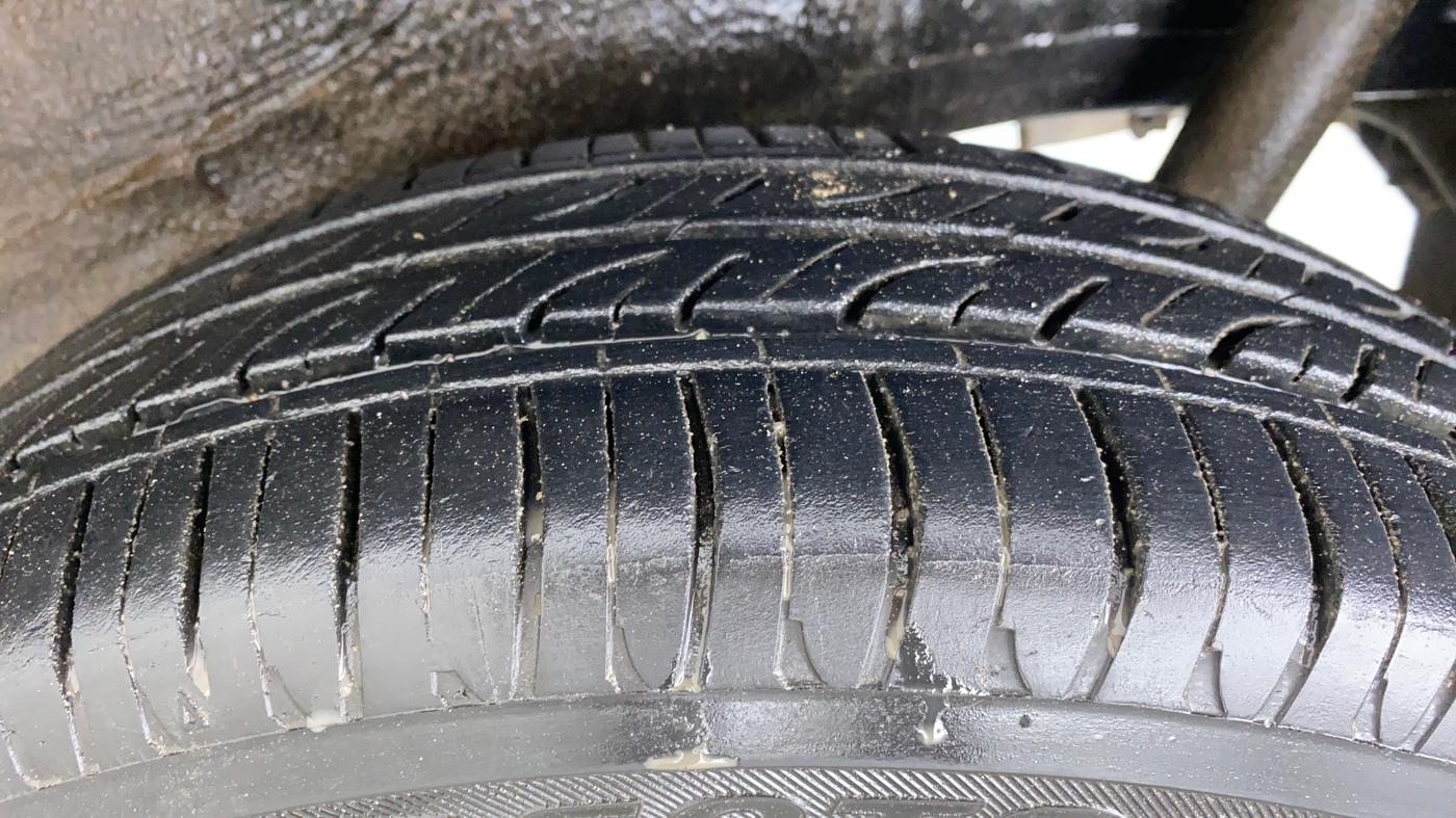 2011 Maruti Wagon R 1.0 VXI, Petrol, Manual, 33,528 km, Left Rear Tyre Tread