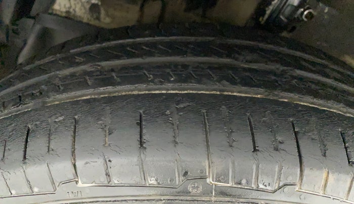 2013 Maruti Swift Dzire VXI, Petrol, Manual, 86,391 km, Left Front Tyre Tread