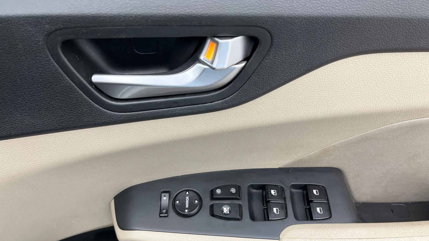 2022 Hyundai Verna S PLUS 1.5 VTVT, Petrol, Manual, 44,894 km, Driver Side Door Panels Control