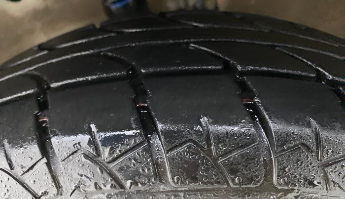 2016 Maruti Wagon R 1.0 LXI CNG, CNG, Manual, 17,428 km, Left Front Tyre Tread