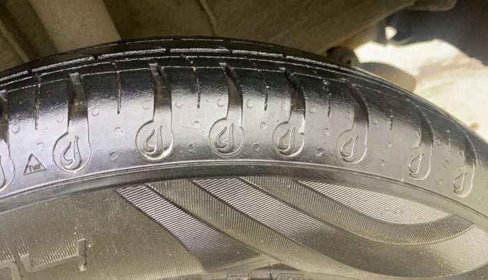2021 Renault Kwid RXT 1.0 AMT (O), Petrol, Automatic, 21,790 km, Left Rear Tyre Tread