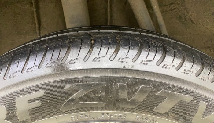 2021 Renault Kwid RXT 1.0 AMT (O), Petrol, Automatic, 21,790 km, Right Rear Tyre Tread