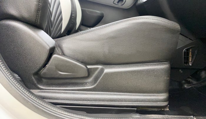 2021 Renault Kwid RXT 1.0 AMT (O), Petrol, Automatic, 21,790 km, Driver Side Adjustment Panel