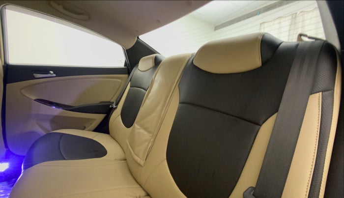 2016 Hyundai Verna 1.6 VTVT SX AT, Petrol, Automatic, 25,283 km, Right Side Rear Door Cabin