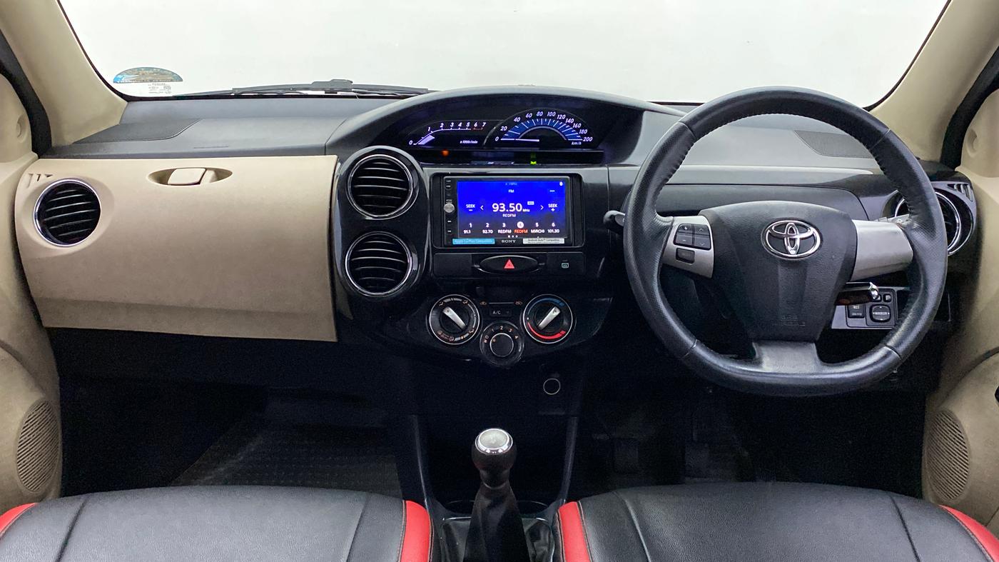 2017 Toyota Etios Liva VX DUAL TONE, Petrol, Manual, 34,847 km, Dashboard